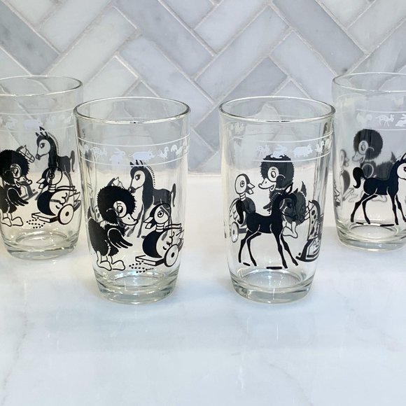 Adorable 1940s Juice/Kids Drinking Glasses (set of 4) - Picture 4 of 16